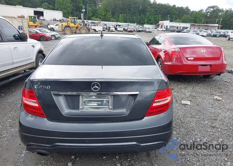 2014 Mercedes-Benz C 250 Luxury/Sport из США, поврежденный, VIN WDDGF4HB7EG205572
